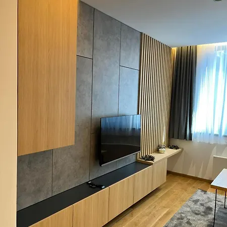 502 I 503 Apartment *